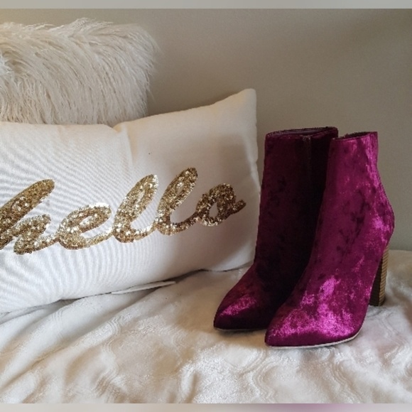 Wild Diva Shoes - NWOT Wild Diva crushed velvet booties 6.5